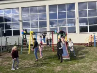 Łebno ma nowy plac zabaw dzięki KGW i PSE.