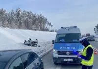 Kamień. Dachowanie na Trasie Kaszubskiej. 
