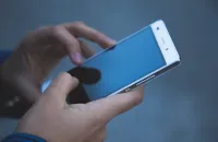 Koniec ze smartfonami w szkołach! Nowe zasady od 1 września