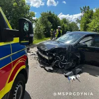 Szemudzka Huta. Czołowe zderzenie dwóch osobówek. Trzy osoby w szpitalu!