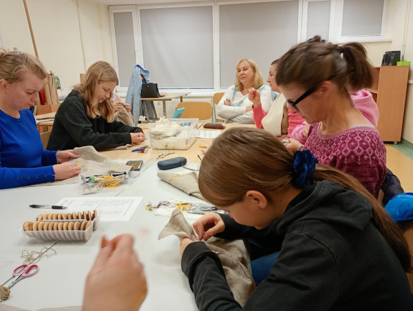 Przekazano cenną wiedzę o hafcie kaszubskim.