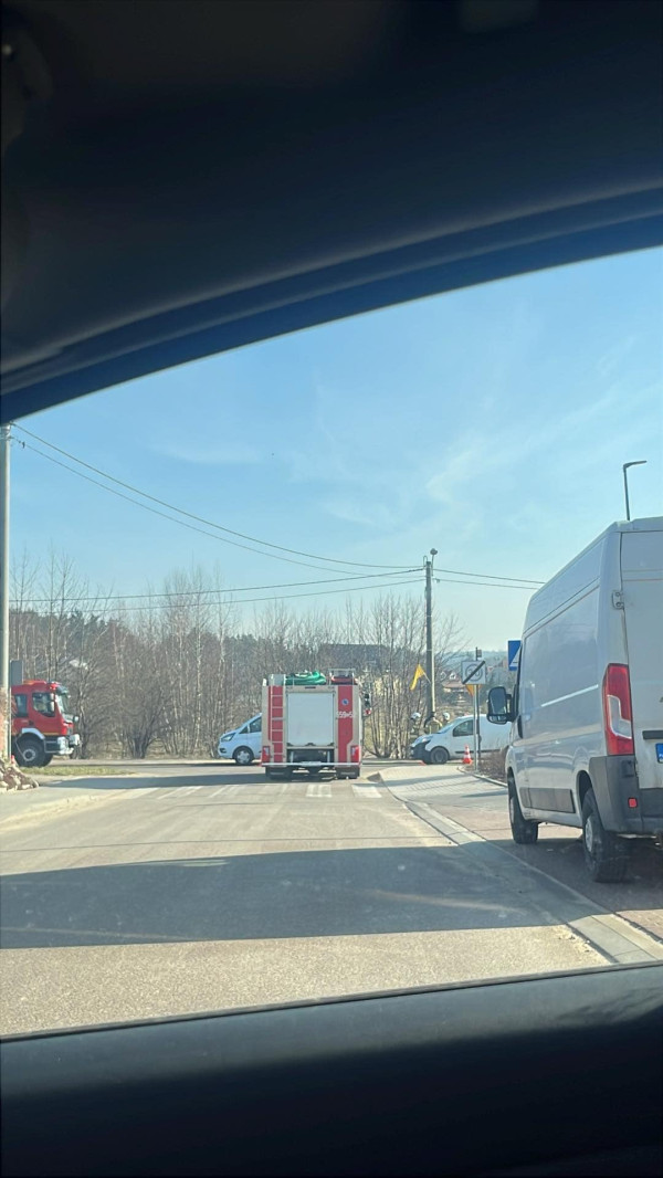 Szemud. Zdarzenie drogowe na skrzyżowaniu ul. Wejherowskiej z ul. Samorządową.