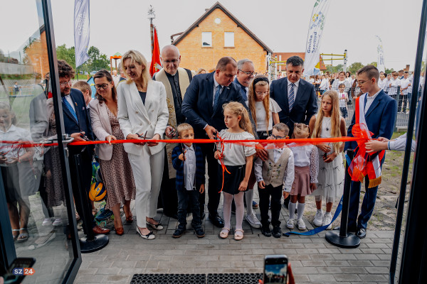 Jeleńska Huta zyskała wielofunkcyjny obiekt. Pierwsza hala Olimpia oficjalnie otwarta.
