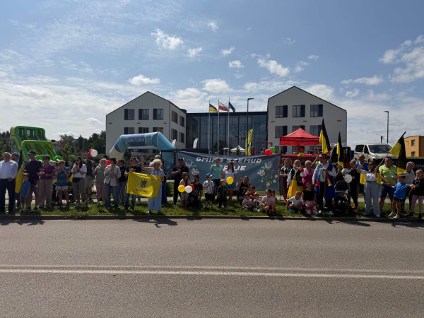 Gorący doping i czarno-żółte morze flag. Gmina Szemud poniosła triathlonistów Enea IRONMAN.