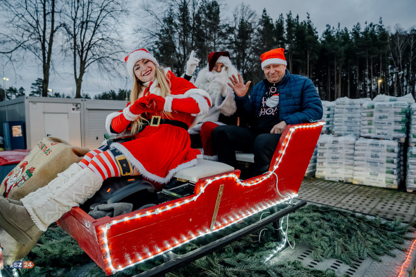 Sanie na ciężarówce i dziesiątki świateł – bajkowy korowód w Szemudzie. 