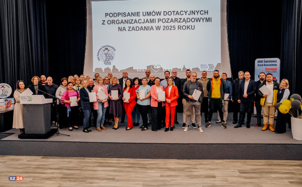 Podpisanie umów na granty dla organizacji pozarządowych z gminy Szemud.